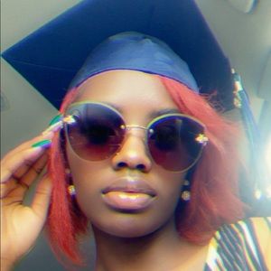 Meet your Posher, Malicia